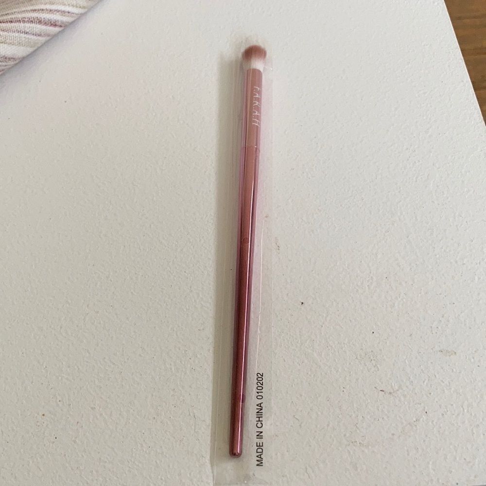 F.A.R.A.H Rose Gold Large Eyeshadow Blender Brush